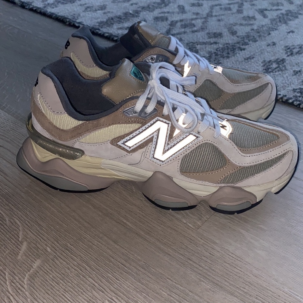 New Balance 9060 size US 8